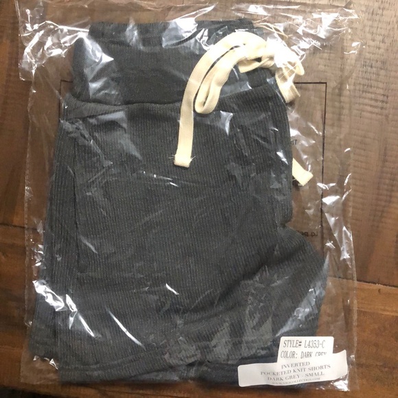 New in Pkg Vici pocketed knit shorts - Picture 12 of 12